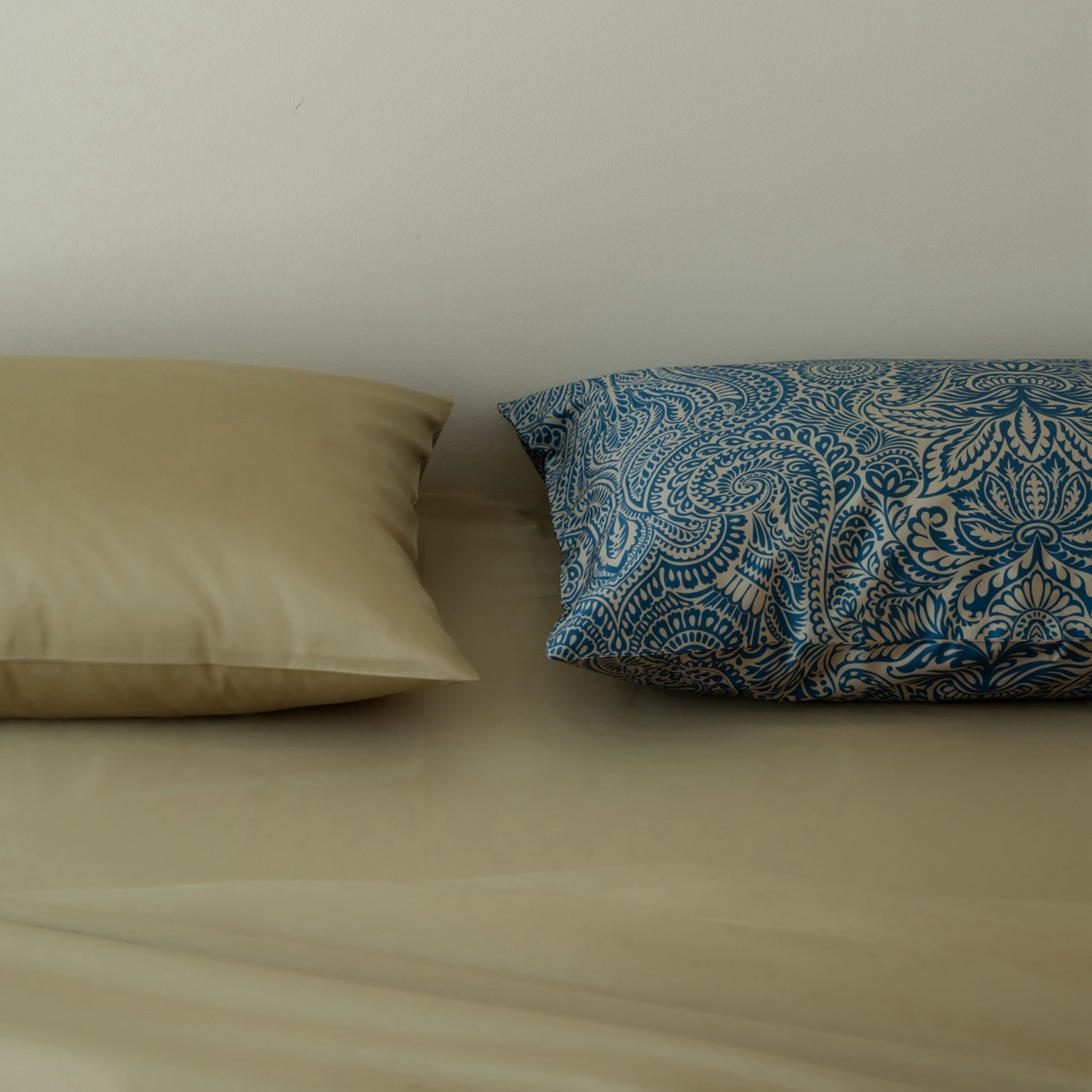 91家纺网 家纺一手货源 找家纺 涞澳家纺 2025新款全棉纯棉贡缎六件套(素色四件套+印花枕套） 赛娜