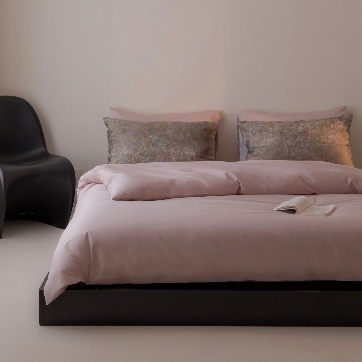 91家纺网 家纺一手货源 找家纺 涞澳家纺 2025新款全棉纯棉贡缎六件套(素色四件套+印花枕套） 汐光