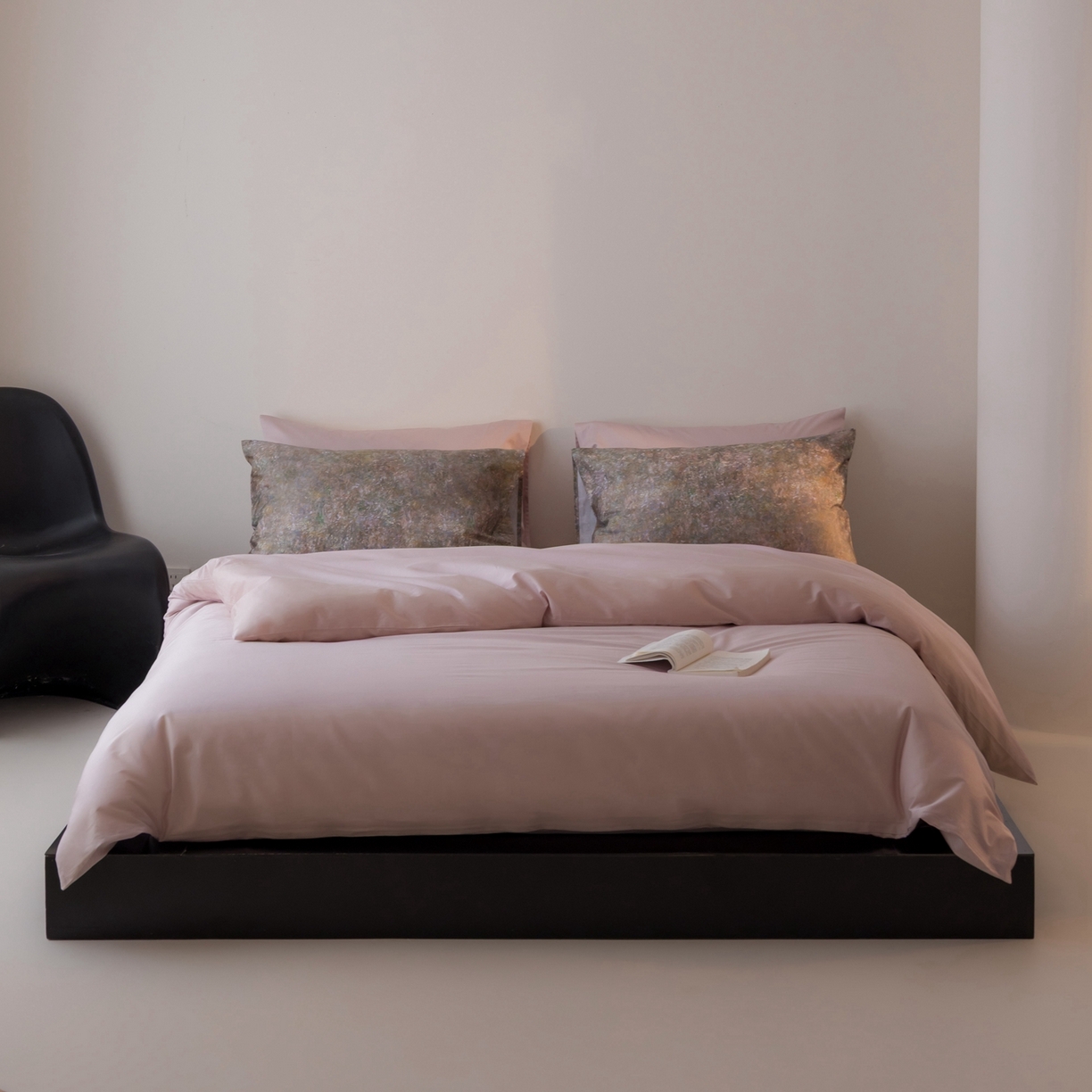 91家纺网 家纺一手货源 找家纺 涞澳家纺 2025新款全棉纯棉贡缎六件套(素色四件套+印花枕套） 汐光