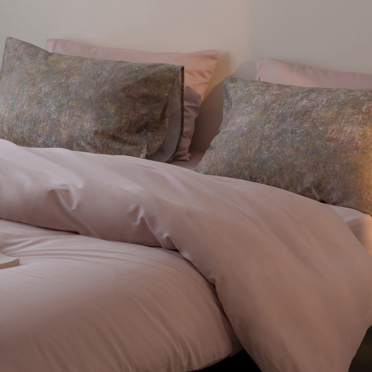 91家纺网 家纺一手货源 找家纺 涞澳家纺 2025新款全棉纯棉贡缎六件套(素色四件套+印花枕套） 汐光