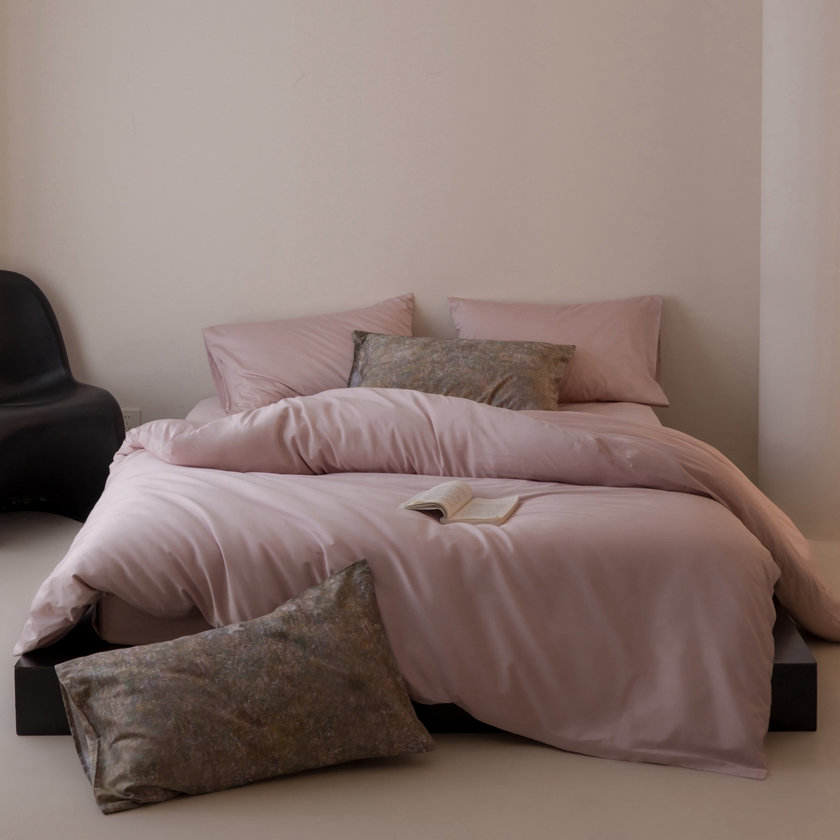 91家纺网 家纺一手货源 找家纺 涞澳家纺 2025新款全棉纯棉贡缎六件套(素色四件套+印花枕套） 汐光