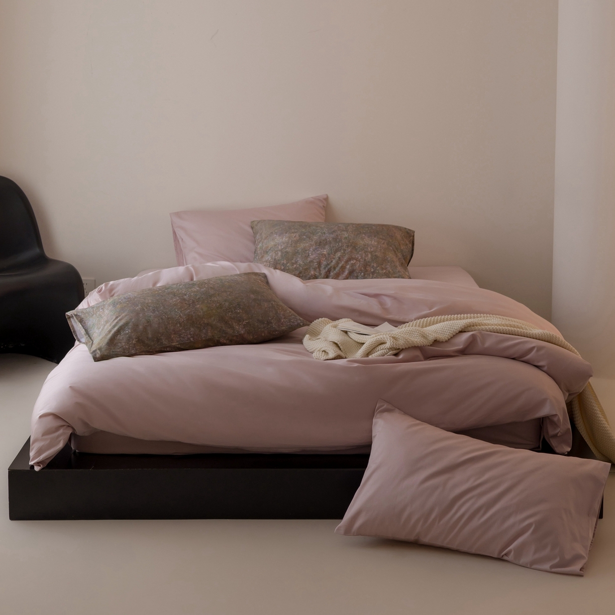 91家纺网 家纺一手货源 找家纺 涞澳家纺 2025新款全棉纯棉贡缎六件套(素色四件套+印花枕套） 汐光