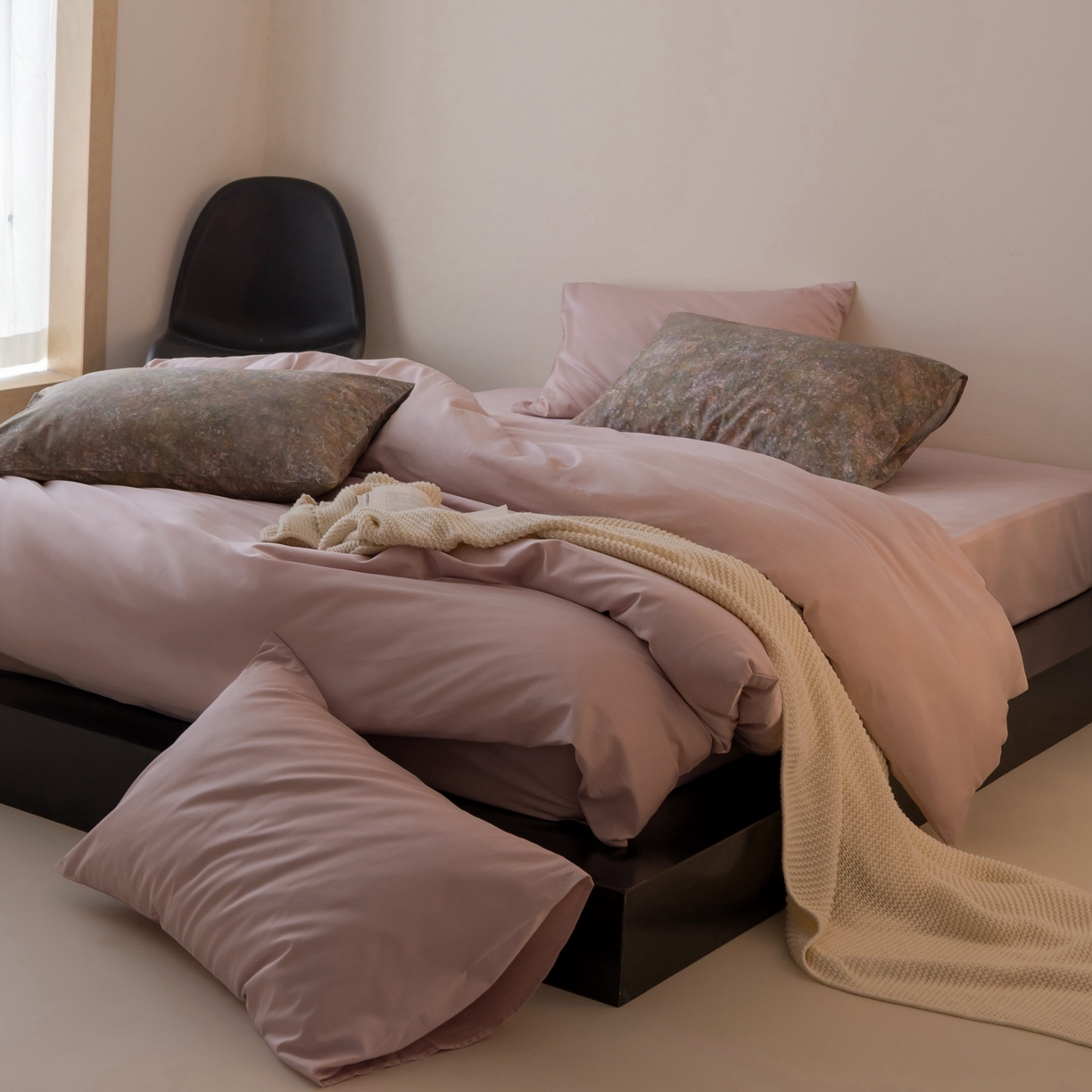 91家纺网 家纺一手货源 找家纺 涞澳家纺 2025新款全棉纯棉贡缎六件套(素色四件套+印花枕套） 汐光