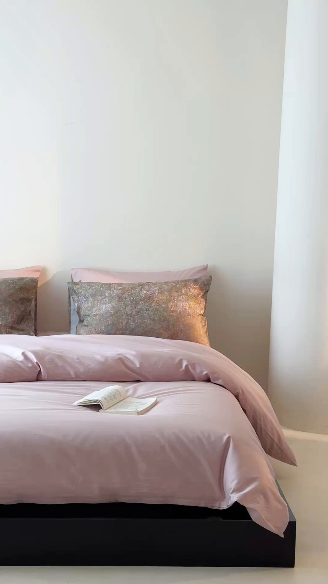 91家纺网 家纺一手货源 找家纺 涞澳家纺 2025新款全棉纯棉贡缎六件套(素色四件套+印花枕套） 汐光