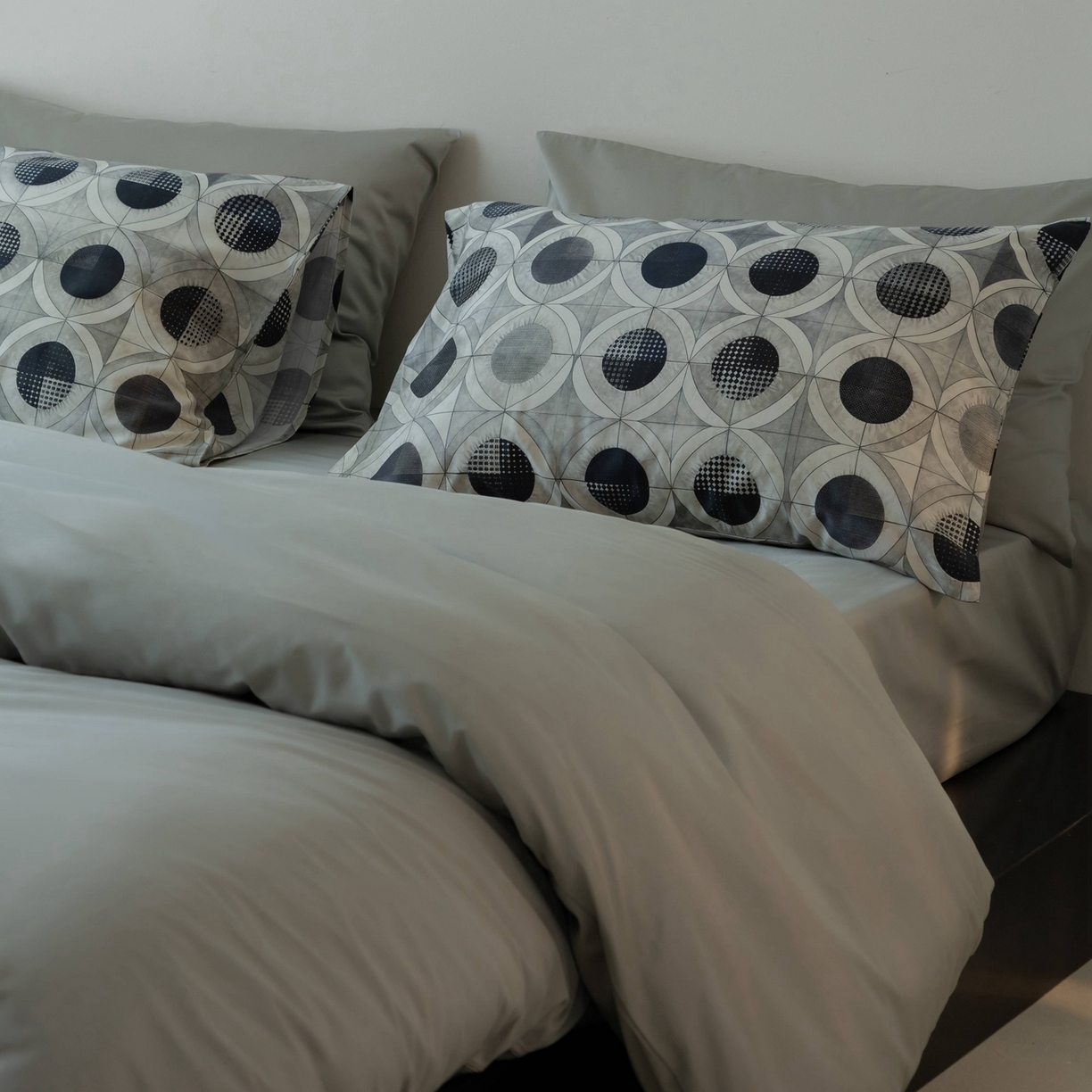 91家纺网 家纺一手货源 找家纺 涞澳家纺 2025新款全棉纯棉贡缎六件套(素色四件套+印花枕套） 辛德