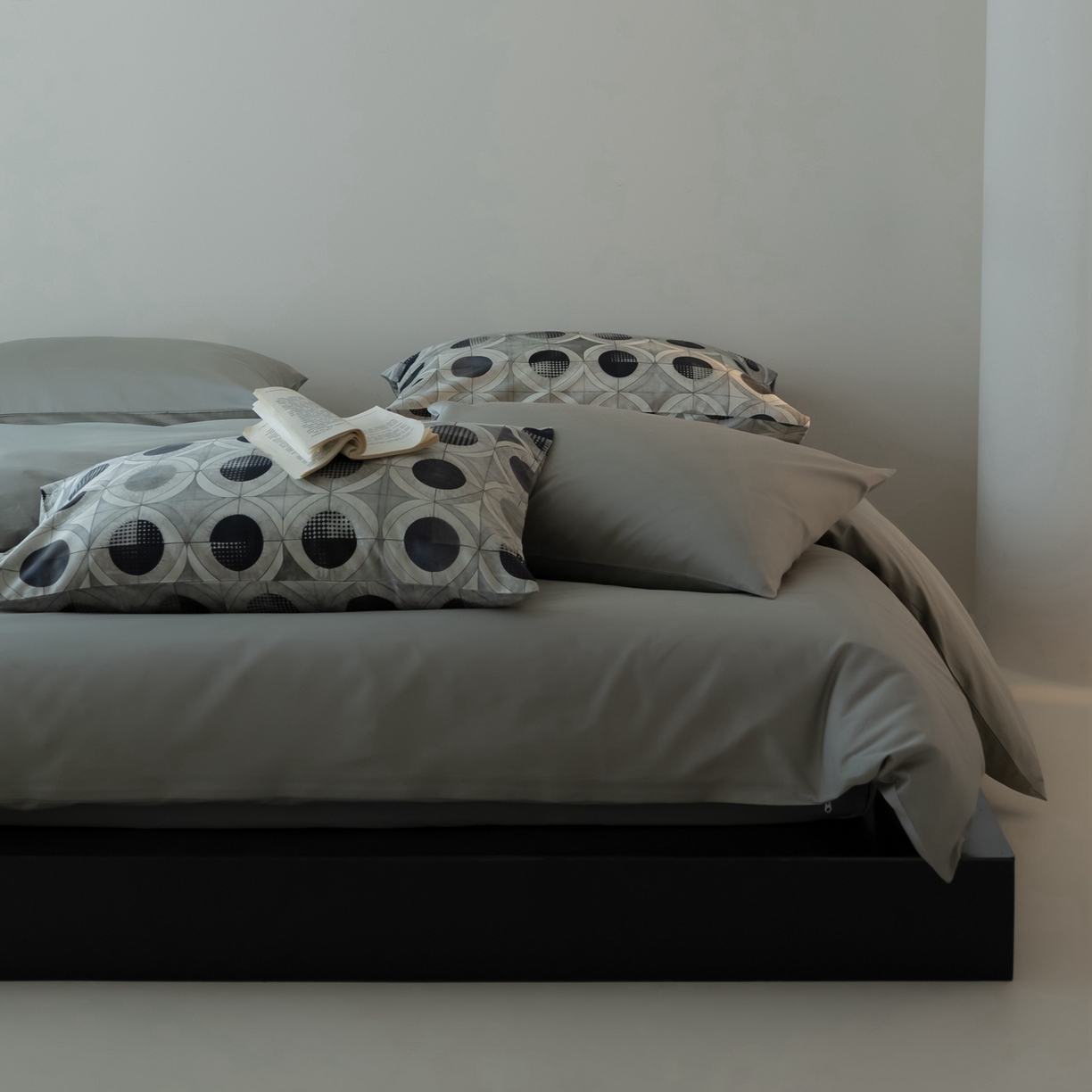 91家纺网 家纺一手货源 找家纺 涞澳家纺 2025新款全棉纯棉贡缎六件套(素色四件套+印花枕套） 辛德