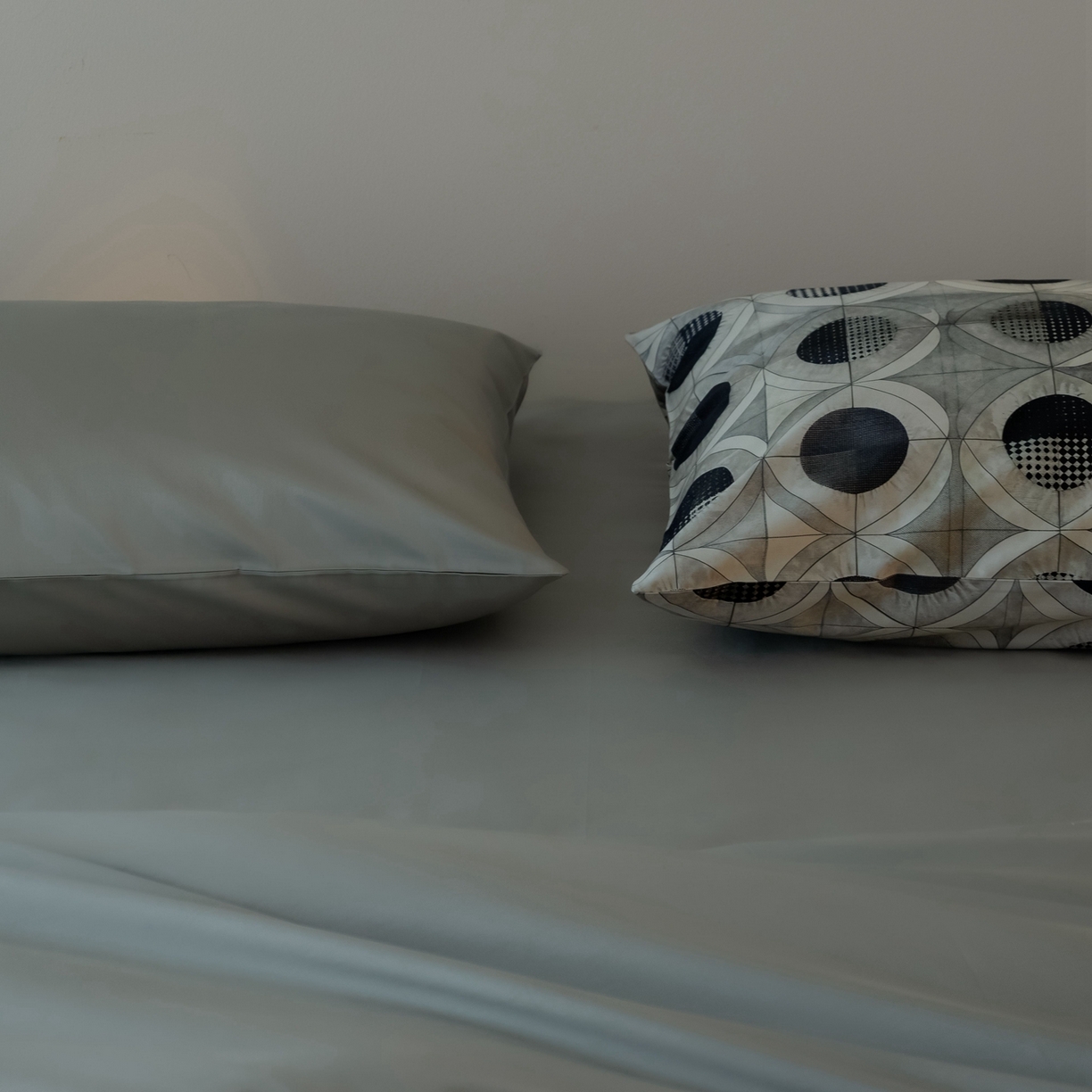 91家纺网 家纺一手货源 找家纺 涞澳家纺 2025新款全棉纯棉贡缎六件套(素色四件套+印花枕套） 辛德