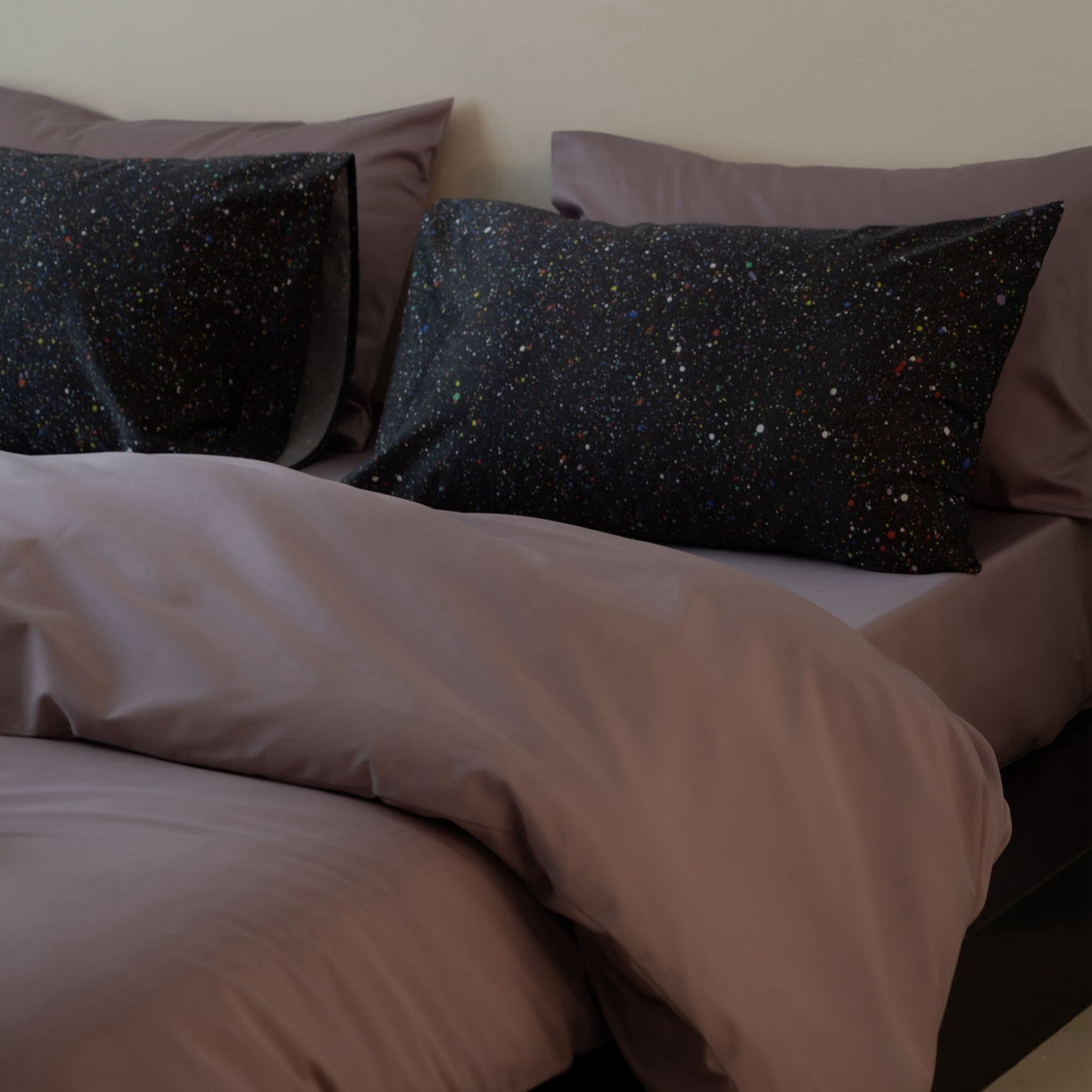 91家纺网 家纺一手货源 找家纺 涞澳家纺 2025新款全棉纯棉贡缎六件套(素色四件套+印花枕套） 星月夜