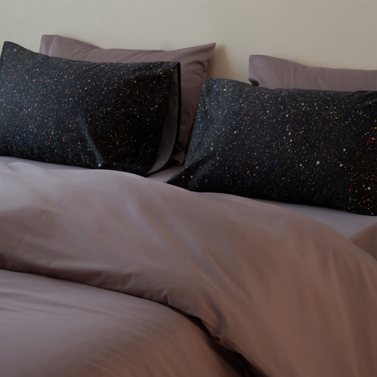 91家纺网 家纺一手货源 找家纺 涞澳家纺 2025新款全棉纯棉贡缎六件套(素色四件套+印花枕套） 星月夜