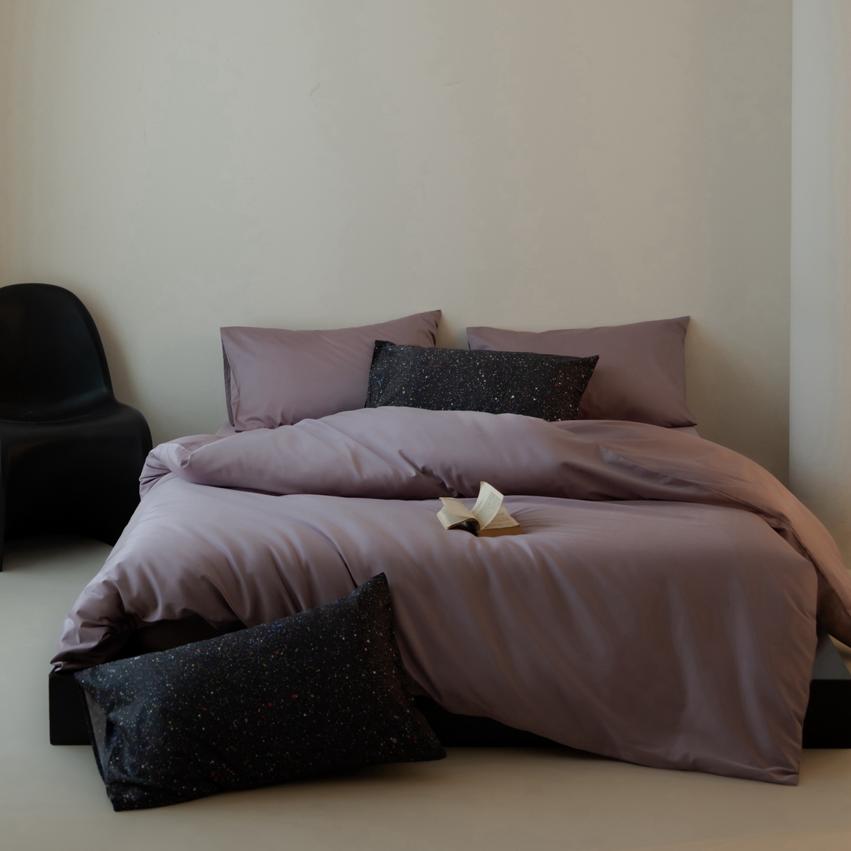 91家纺网 家纺一手货源 找家纺 涞澳家纺 2025新款全棉纯棉贡缎六件套(素色四件套+印花枕套） 星月夜