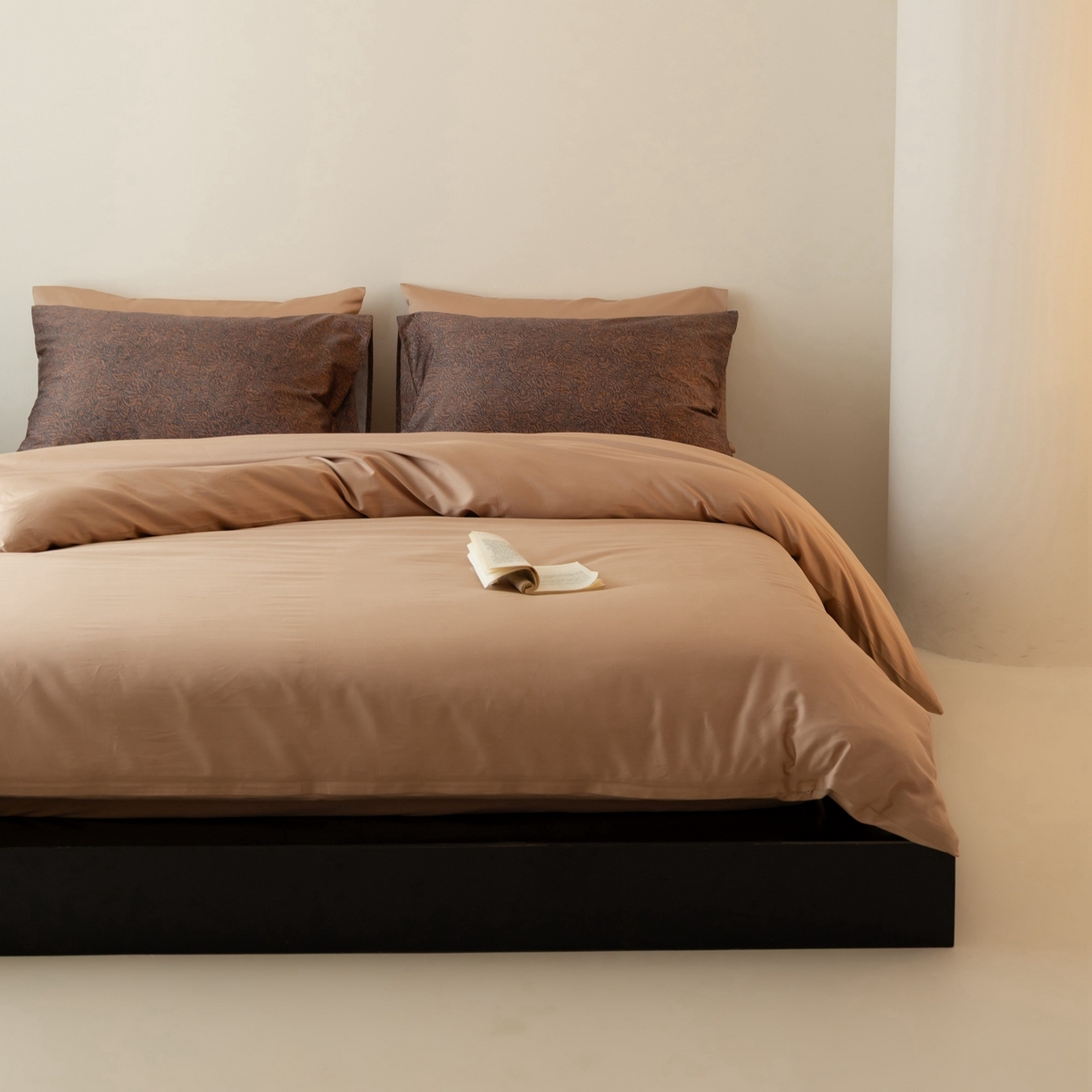 91家纺网 家纺一手货源 找家纺 涞澳家纺 2025新款全棉纯棉贡缎六件套(素色四件套+印花枕套） 野沐