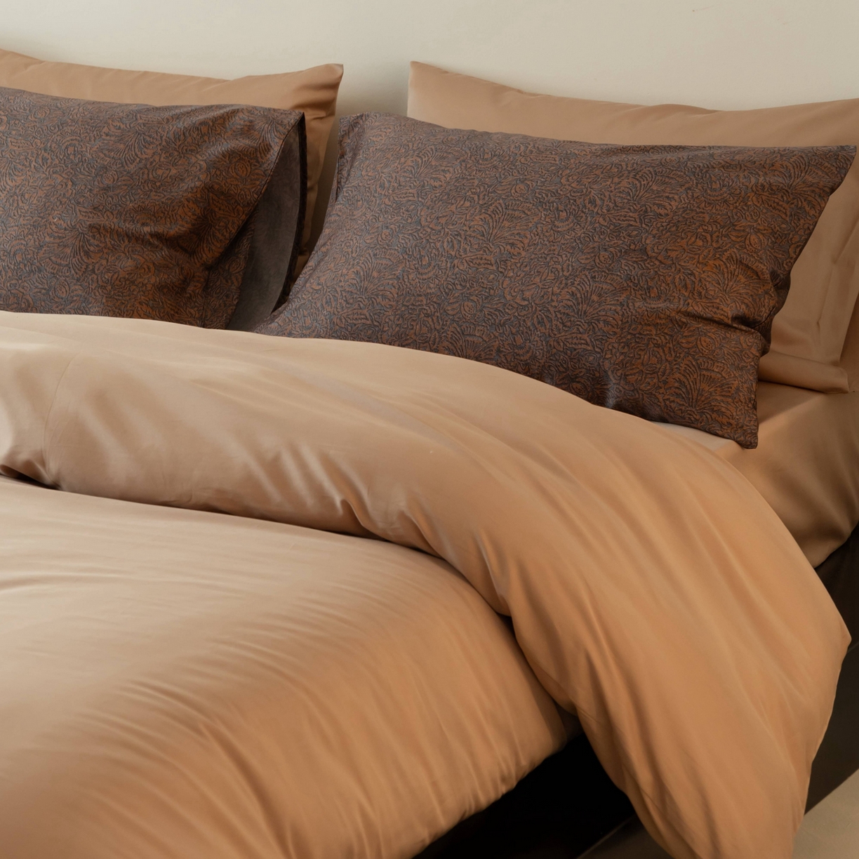 91家纺网 家纺一手货源 找家纺 涞澳家纺 2025新款全棉纯棉贡缎六件套(素色四件套+印花枕套） 野沐