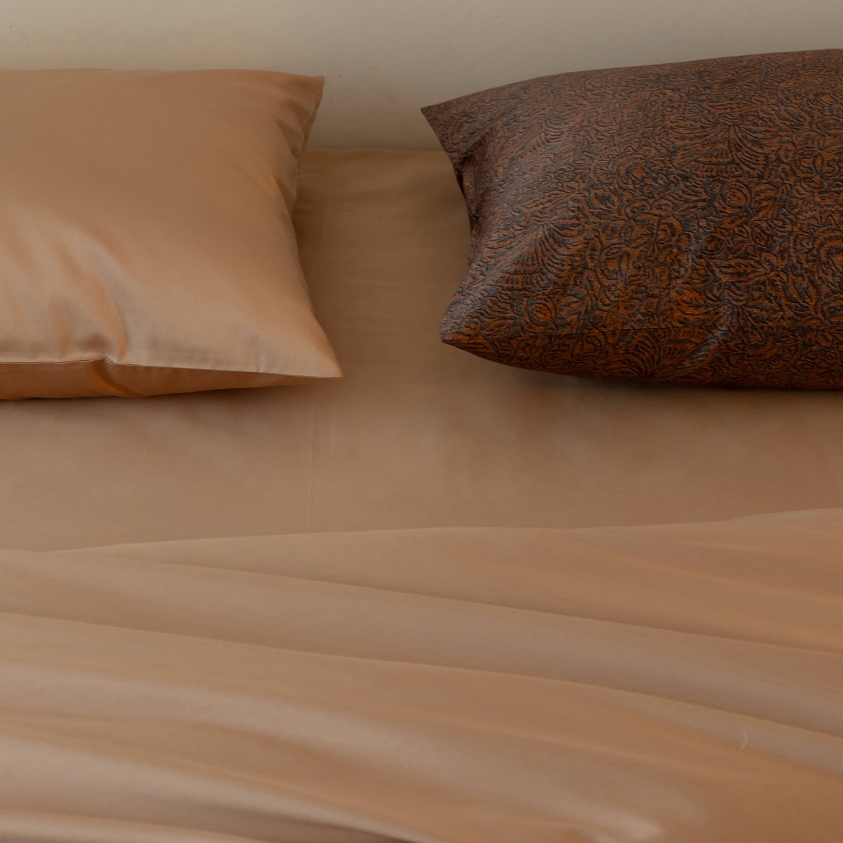 91家纺网 家纺一手货源 找家纺 涞澳家纺 2025新款全棉纯棉贡缎六件套(素色四件套+印花枕套） 野沐