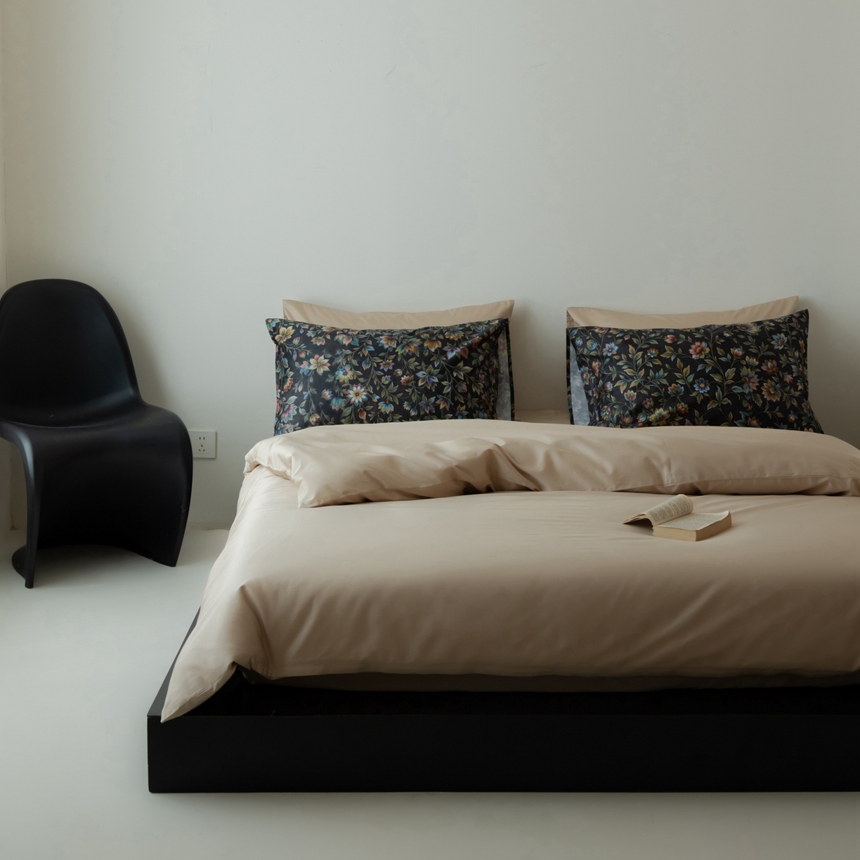 91家纺网 家纺一手货源 找家纺 涞澳家纺 2025新款全棉纯棉贡缎六件套(素色四件套+印花枕套） 月衫