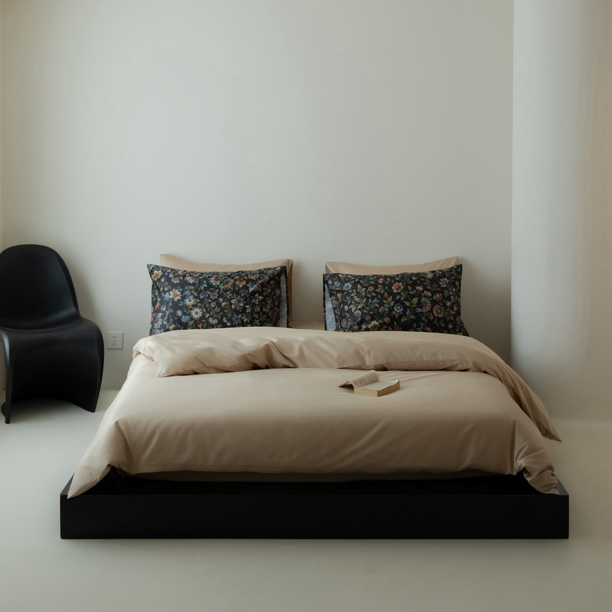 91家纺网 家纺一手货源 找家纺 涞澳家纺 2025新款全棉纯棉贡缎六件套(素色四件套+印花枕套） 月衫