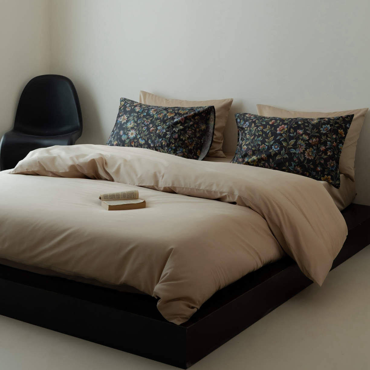 91家纺网 家纺一手货源 找家纺 涞澳家纺 2025新款全棉纯棉贡缎六件套(素色四件套+印花枕套） 月衫