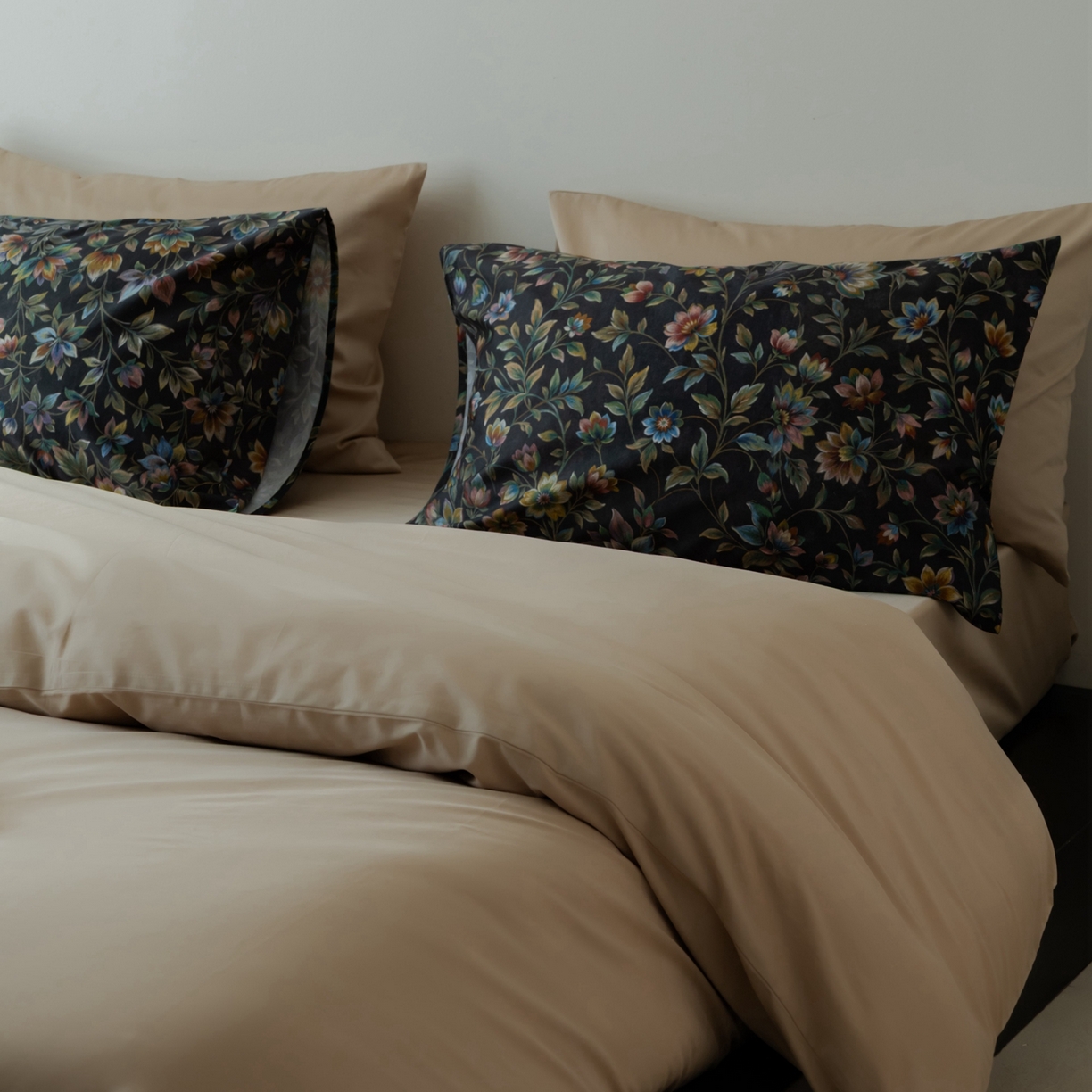 91家纺网 家纺一手货源 找家纺 涞澳家纺 2025新款全棉纯棉贡缎六件套(素色四件套+印花枕套） 月衫