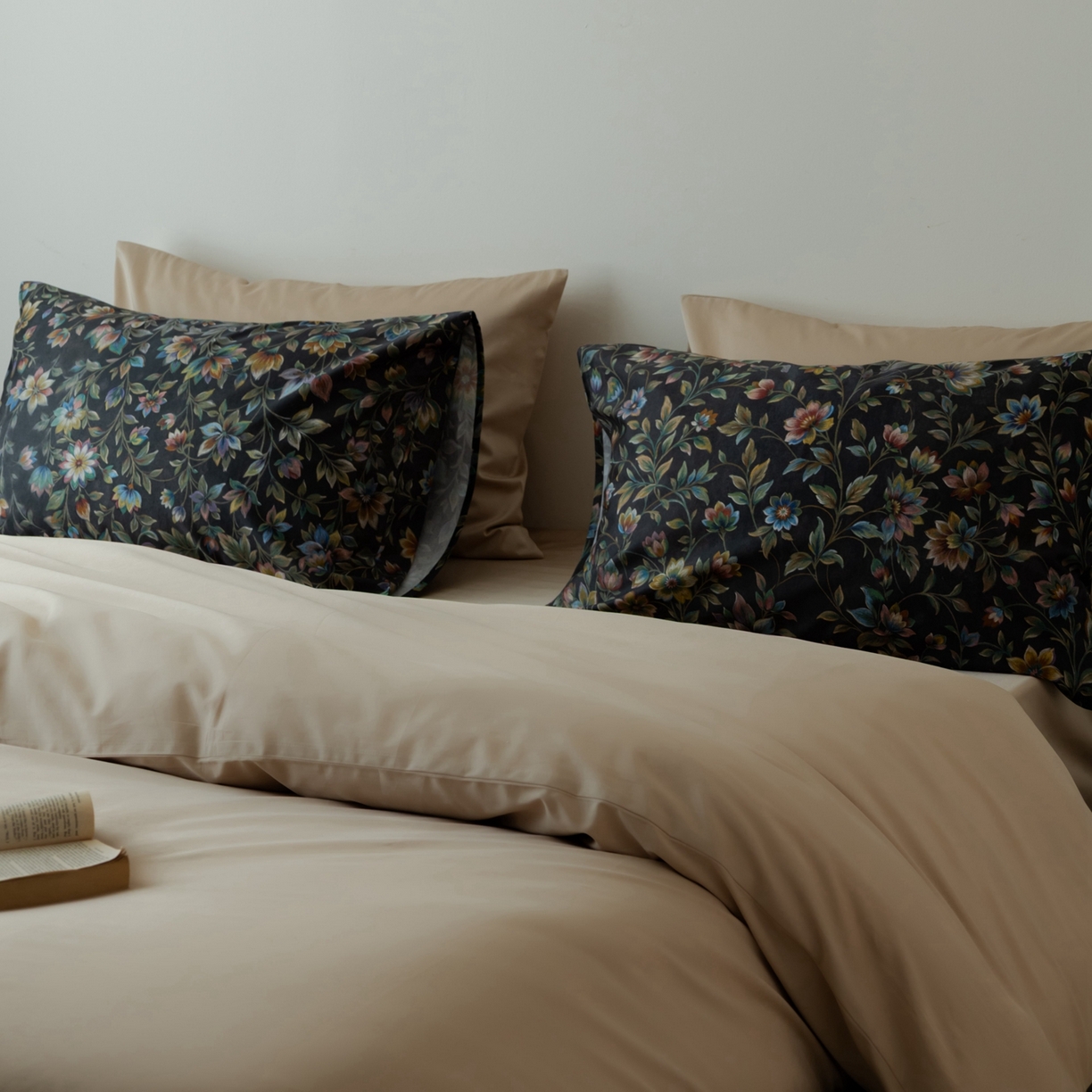 91家纺网 家纺一手货源 找家纺 涞澳家纺 2025新款全棉纯棉贡缎六件套(素色四件套+印花枕套） 月衫