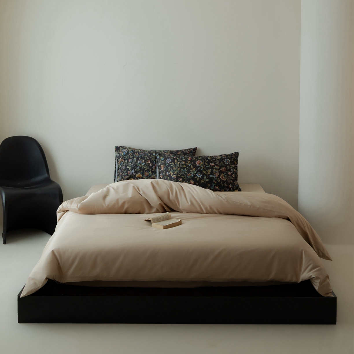 91家纺网 家纺一手货源 找家纺 涞澳家纺 2025新款全棉纯棉贡缎六件套(素色四件套+印花枕套） 月衫