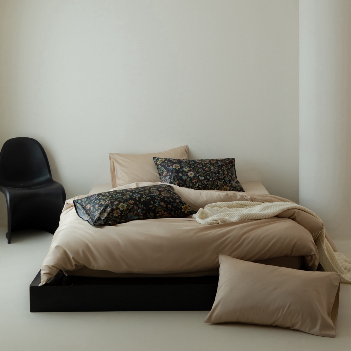 91家纺网 家纺一手货源 找家纺 涞澳家纺 2025新款全棉纯棉贡缎六件套(素色四件套+印花枕套） 月衫