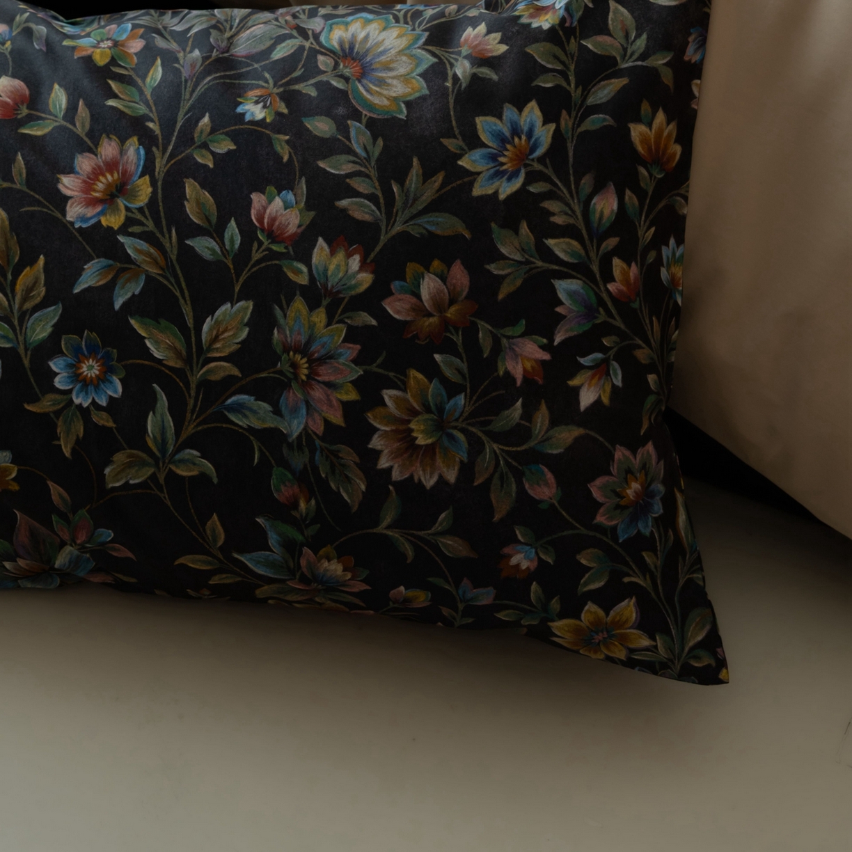 91家纺网 家纺一手货源 找家纺 涞澳家纺 2025新款全棉纯棉贡缎六件套(素色四件套+印花枕套） 月衫