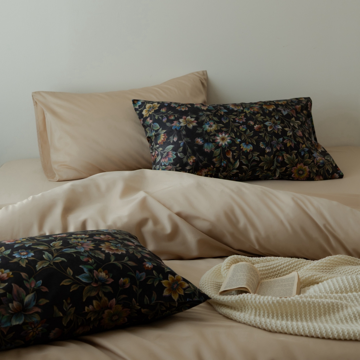 91家纺网 家纺一手货源 找家纺 涞澳家纺 2025新款全棉纯棉贡缎六件套(素色四件套+印花枕套） 月衫