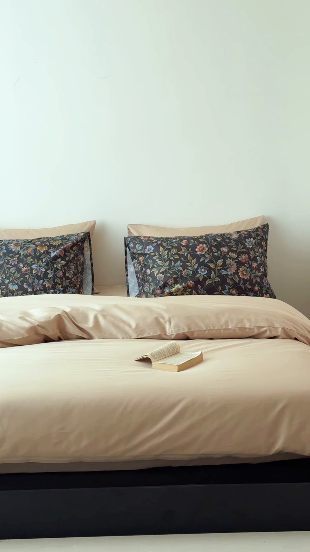 91家纺网 家纺一手货源 找家纺 涞澳家纺 2025新款全棉纯棉贡缎六件套(素色四件套+印花枕套） 月衫