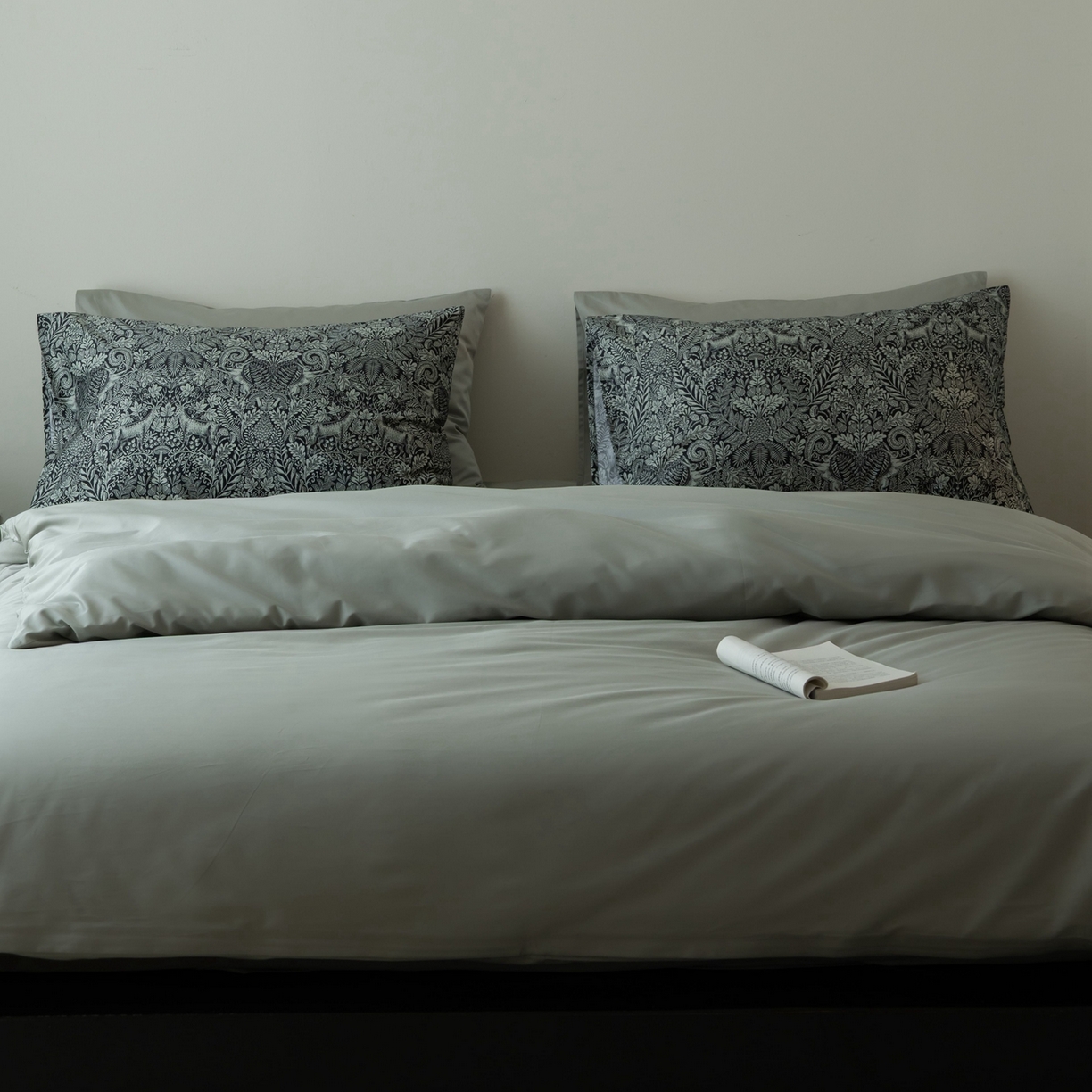 91家纺网 家纺一手货源 找家纺 涞澳家纺 2025新款全棉纯棉贡缎六件套(素色四件套+印花枕套） 雲洛