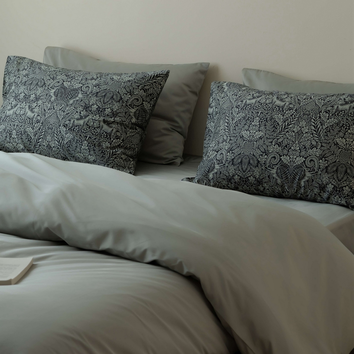 91家纺网 家纺一手货源 找家纺 涞澳家纺 2025新款全棉纯棉贡缎六件套(素色四件套+印花枕套） 雲洛