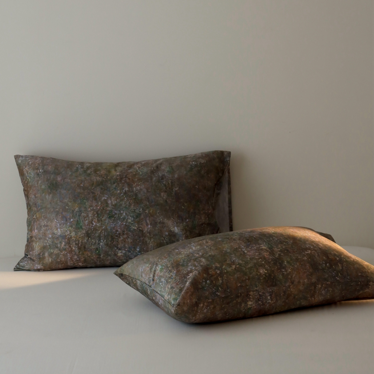 91家纺网 家纺一手货源 找家纺 涞澳家纺 2025新款全棉纯棉贡缎六件套(素色四件套+印花枕套） 汐光-枕套