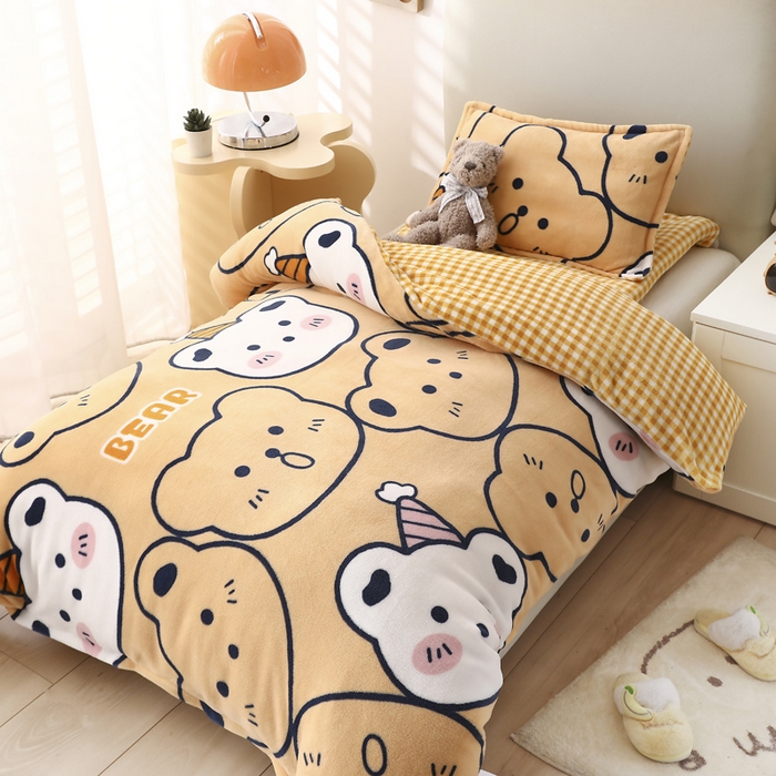 91家纺网 家纺一手货源 找家纺 吉咪兔 2025新款儿童卡通牛奶绒双面绒幼儿园被子三件套六件套保暖被褥被套 呆萌小熊-黄