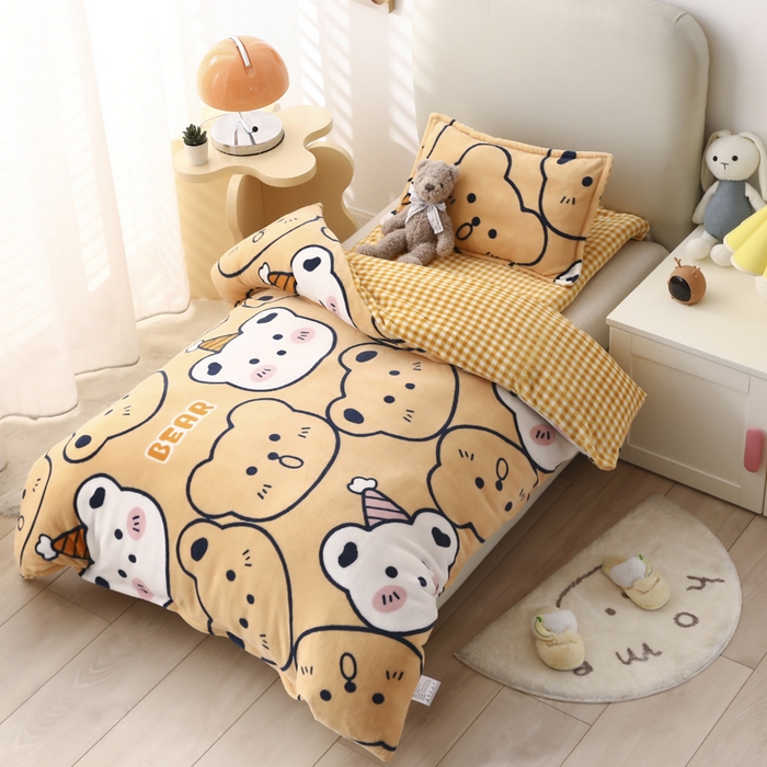 91家纺网 家纺一手货源 找家纺 吉咪兔 2025新款儿童卡通牛奶绒双面绒幼儿园被子三件套六件套保暖被褥被套 呆萌小熊-黄