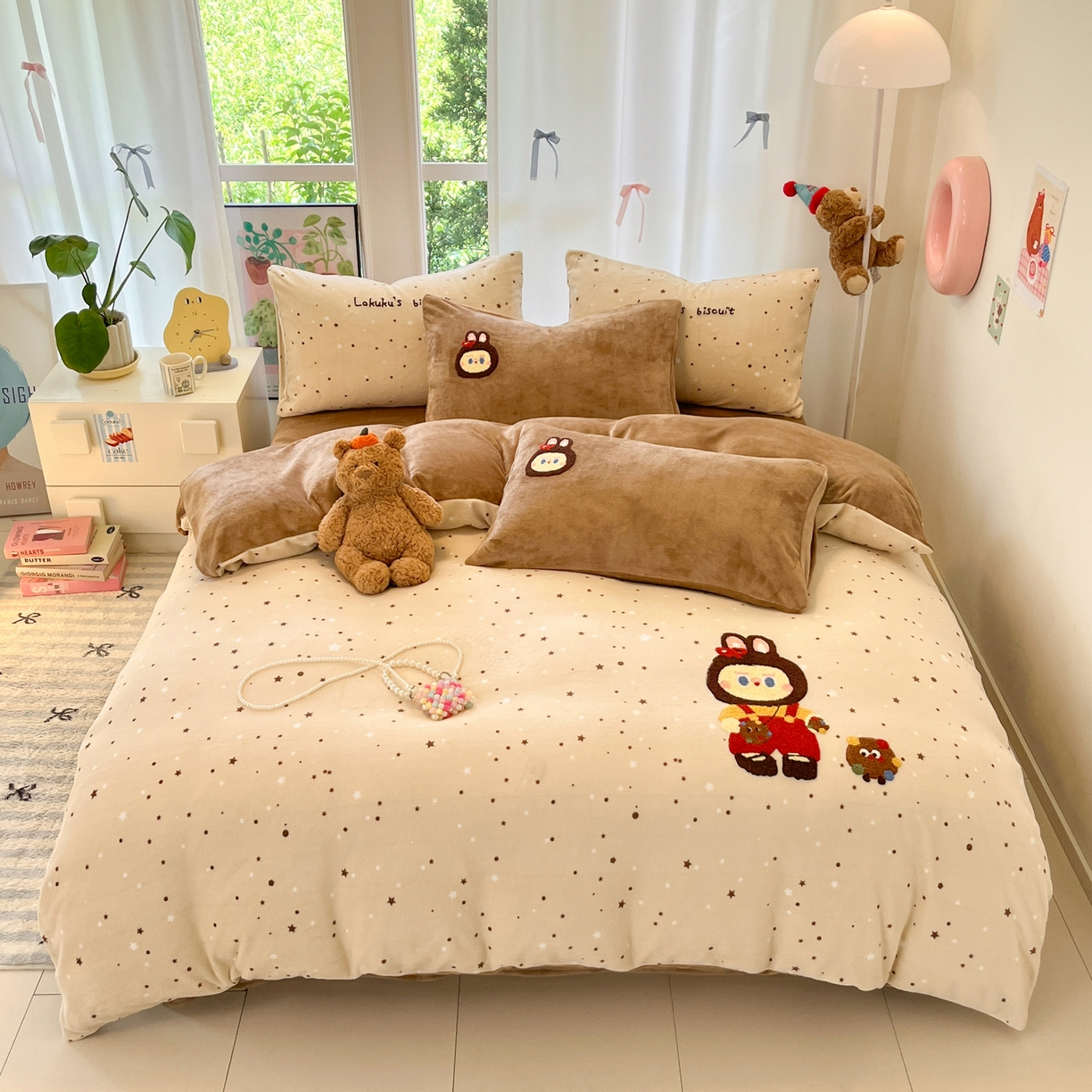 91家纺网 家纺一手货源 找家纺 如一 2025新款卡通毛巾绣系列牛奶绒四件套第一批 拉布饼干