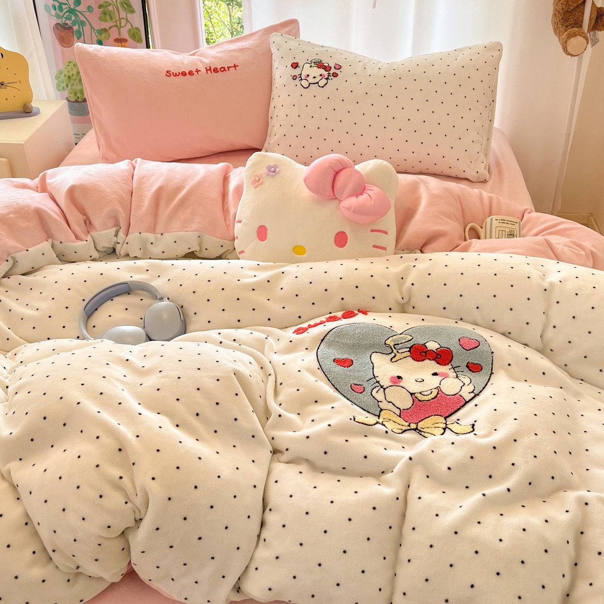 91家纺网 家纺一手货源 找家纺 如一 2025新款卡通毛巾绣系列牛奶绒四件套第一批 爱心天使