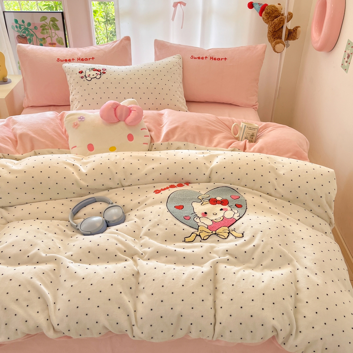 91家纺网 家纺一手货源 找家纺 如一 2025新款卡通毛巾绣系列牛奶绒四件套第一批 爱心天使