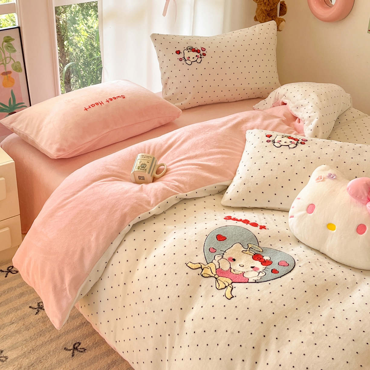 91家纺网 家纺一手货源 找家纺 如一 2025新款卡通毛巾绣系列牛奶绒四件套第一批 爱心天使