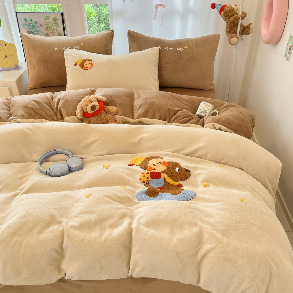 91家纺网 家纺一手货源 找家纺 如一 2025新款卡通毛巾绣系列牛奶绒四件套第一批 星星木马