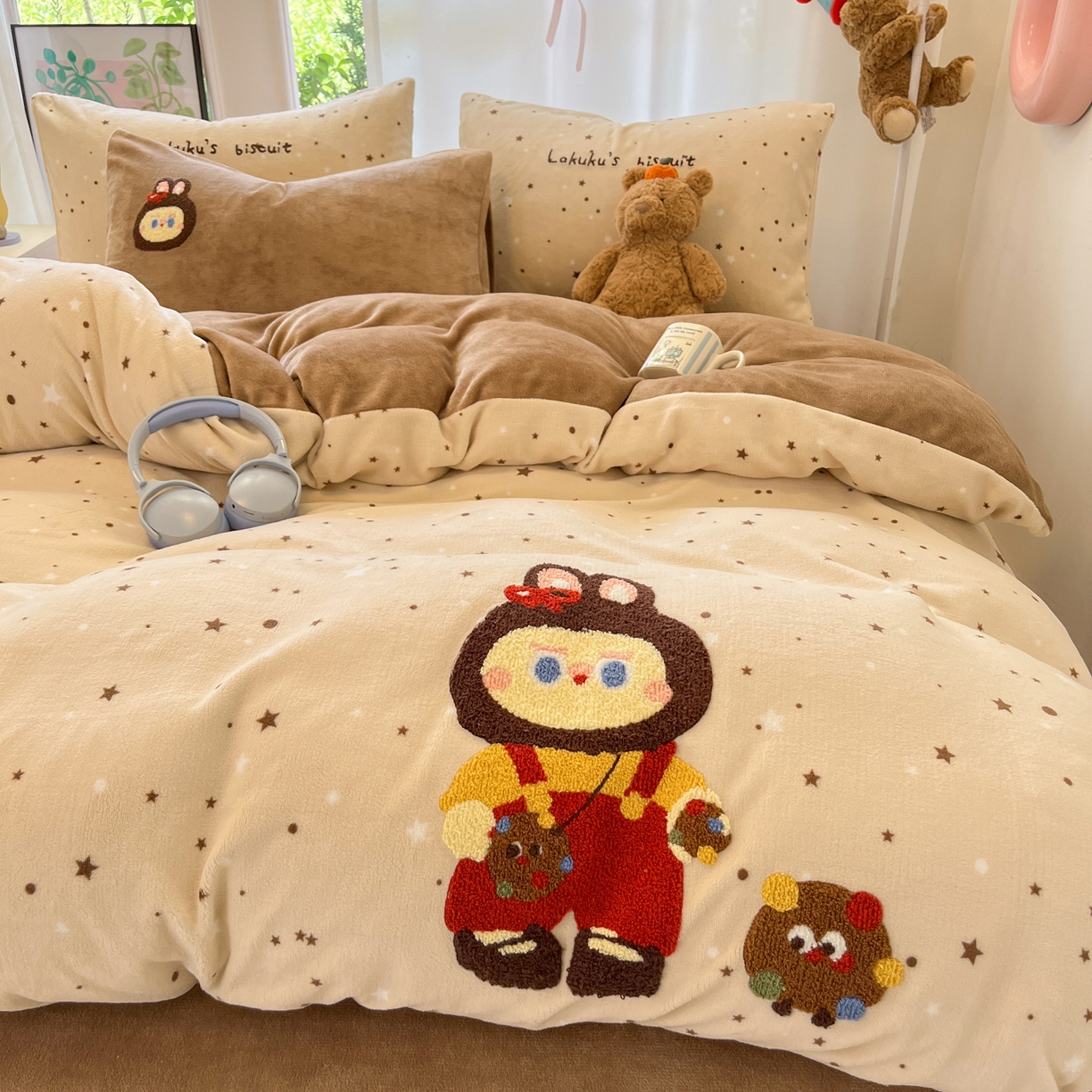 91家纺网 家纺一手货源 找家纺 如一 2025新款卡通毛巾绣系列牛奶绒四件套第一批 拉布饼干