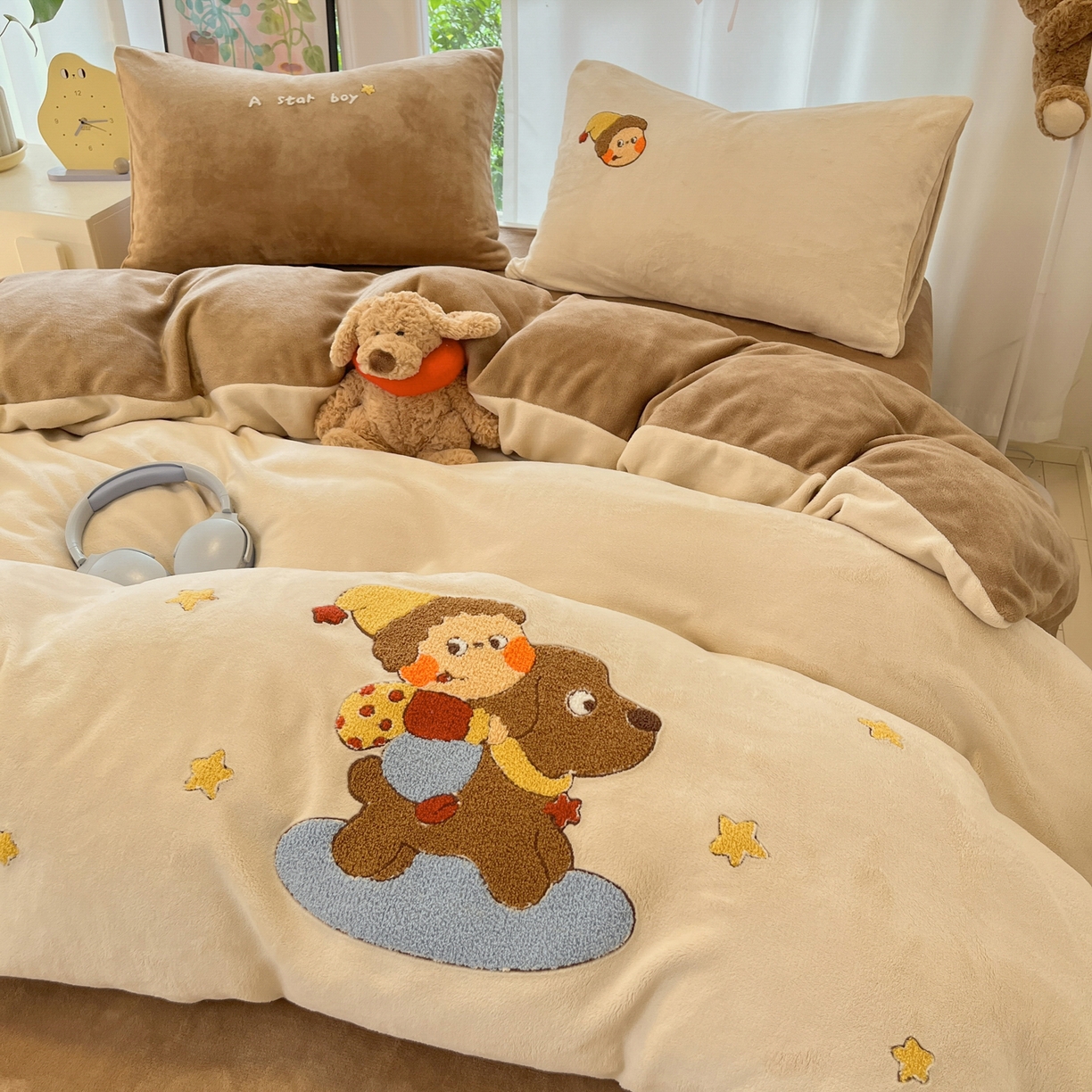 91家纺网 家纺一手货源 找家纺 如一 2025新款卡通毛巾绣系列牛奶绒四件套第一批 星星木马