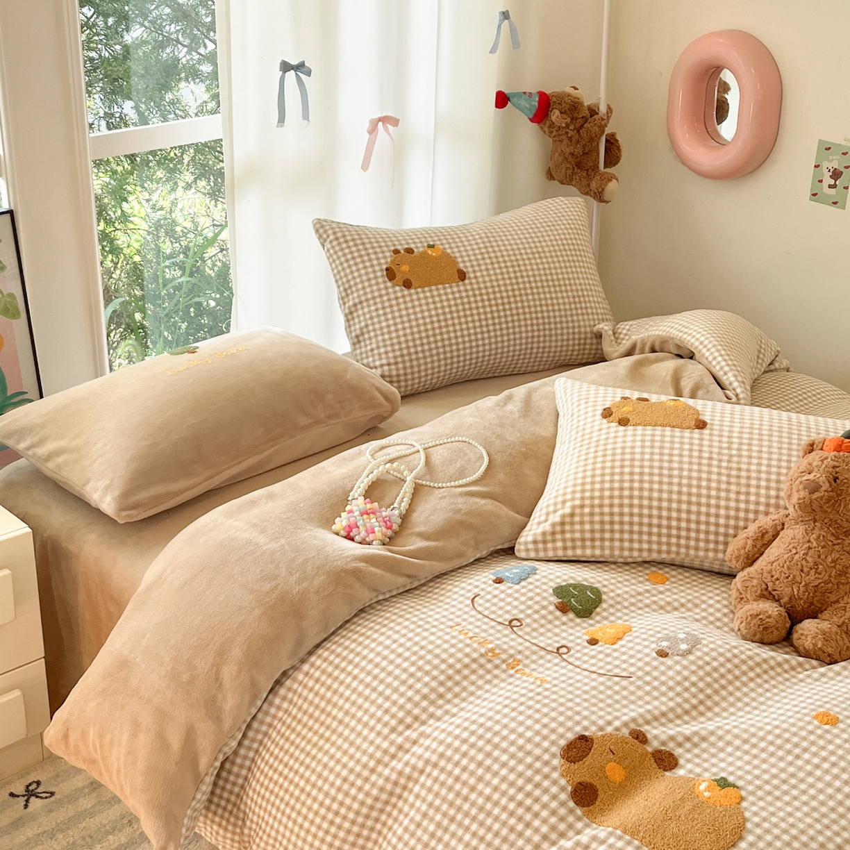 91家纺网 家纺一手货源 找家纺 如一 2025新款卡通毛巾绣系列牛奶绒四件套第一批 卡皮柿子