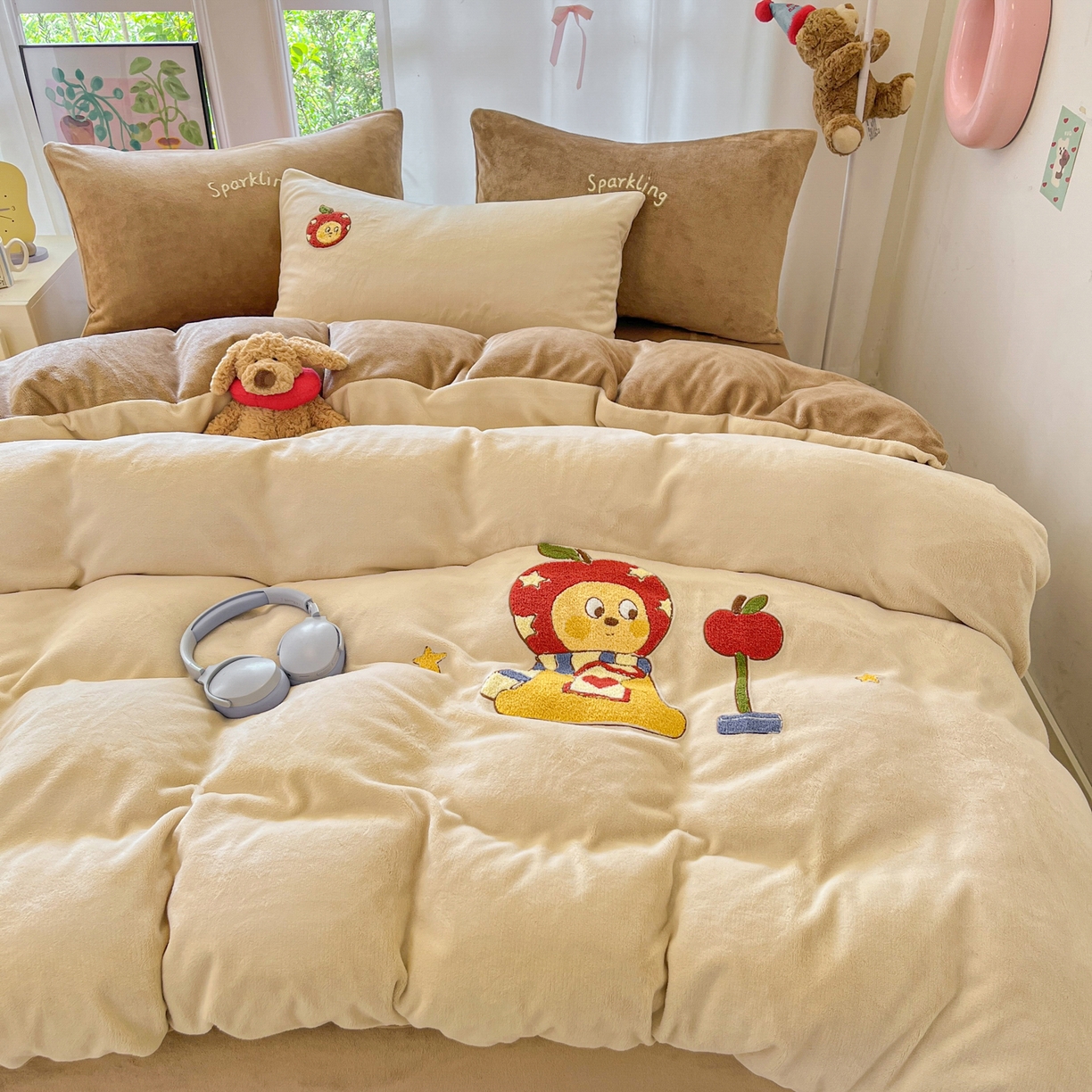 91家纺网 家纺一手货源 找家纺 如一 2025新款卡通毛巾绣系列牛奶绒四件套第一批 星星苹果