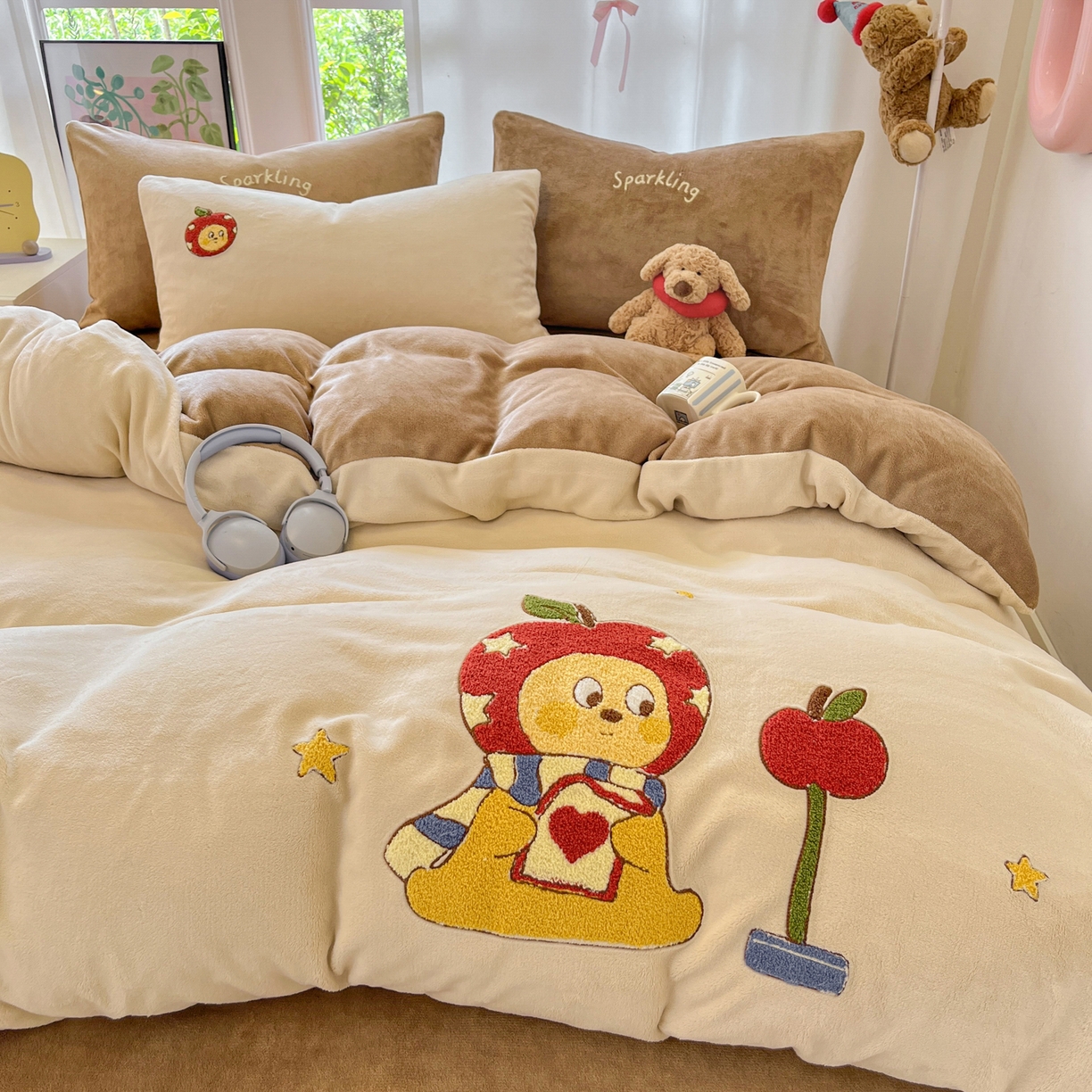 91家纺网 家纺一手货源 找家纺 如一 2025新款卡通毛巾绣系列牛奶绒四件套第一批 星星苹果