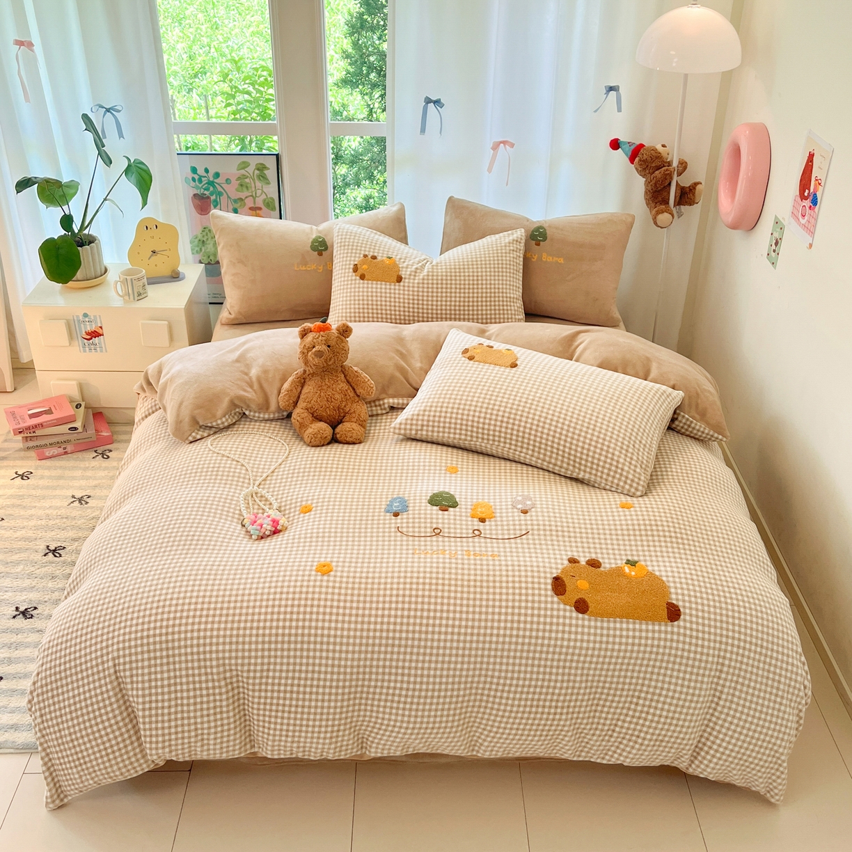 91家纺网 家纺一手货源 找家纺 如一 2025新款卡通毛巾绣系列牛奶绒四件套第一批 卡皮柿子