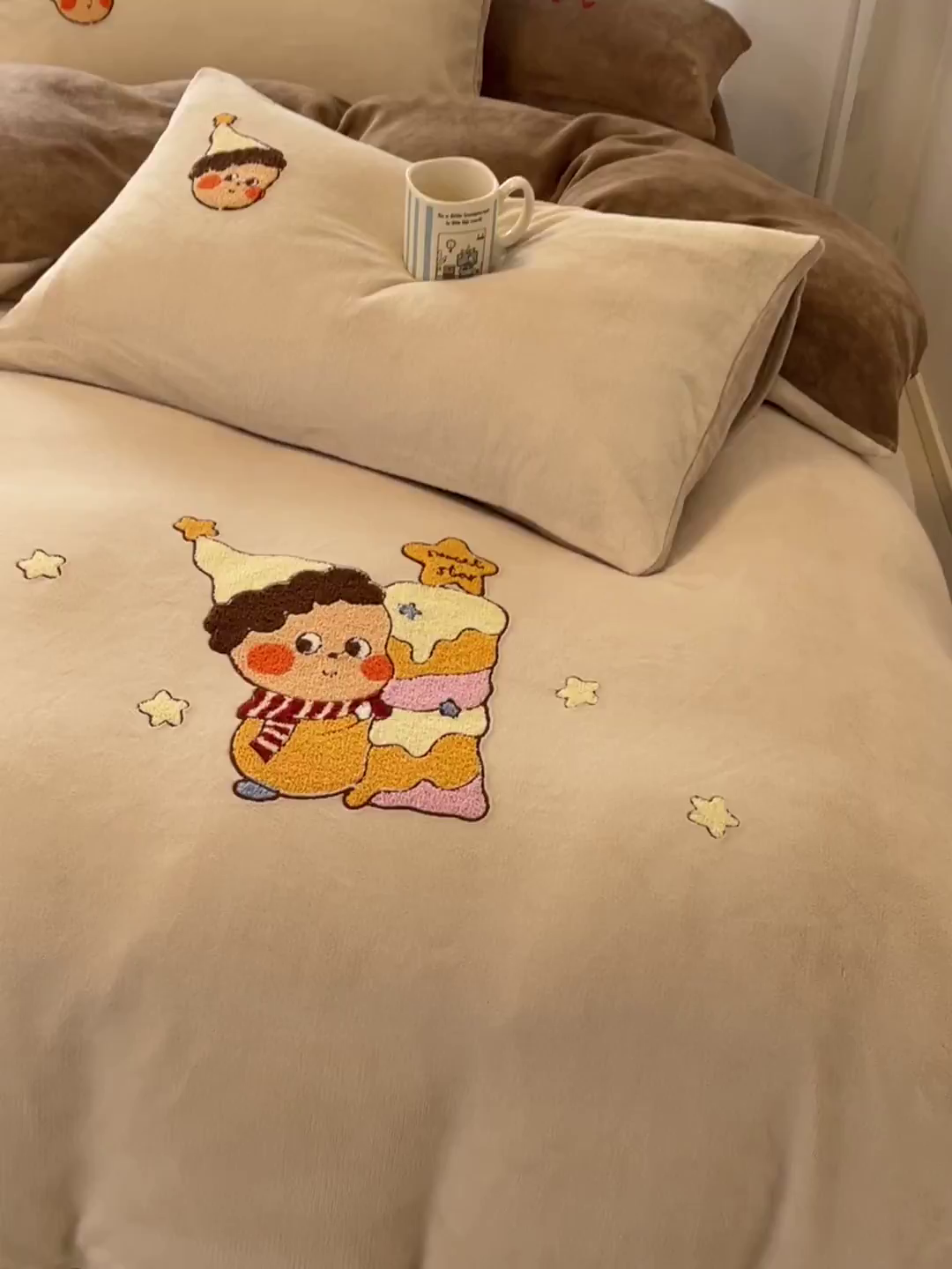 91家纺网 家纺一手货源 找家纺 如一 2025新款卡通毛巾绣系列牛奶绒四件套第一批 星星派对