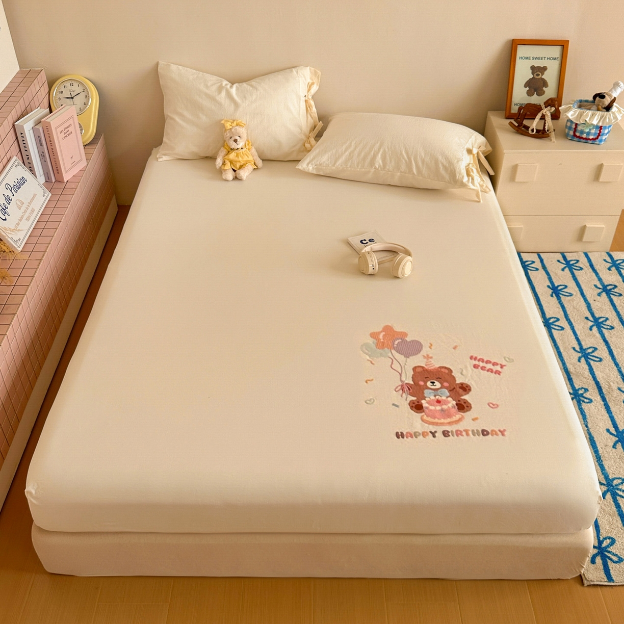 91家纺网 家纺一手货源 找家纺 漫仙阁家纺 2025新品云朵棉可爱风卡通烫画单床笠枕套三件套 小浣熊