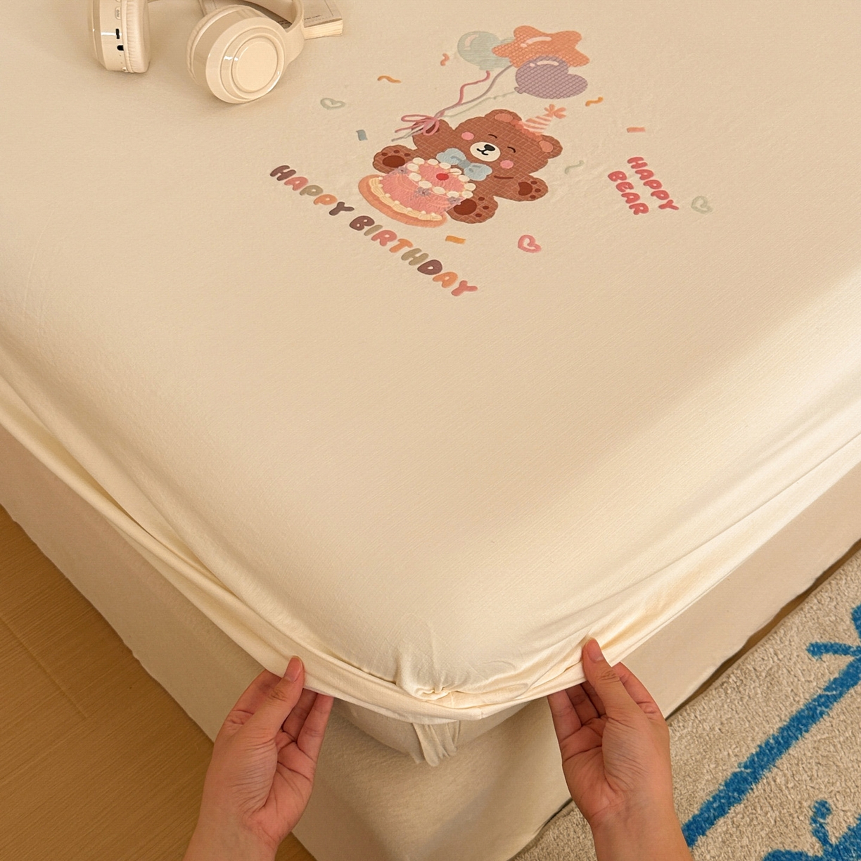 91家纺网 家纺一手货源 找家纺 漫仙阁家纺 2025新品云朵棉可爱风卡通烫画单床笠枕套三件套 小浣熊