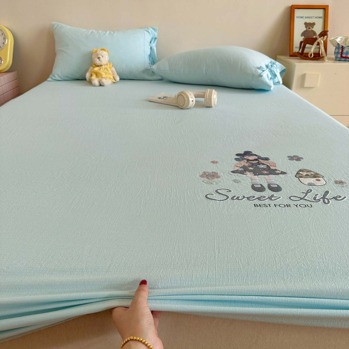 91家纺网 家纺一手货源 找家纺 漫仙阁家纺 2025新品云朵棉可爱风卡通烫画单床笠枕套三件套 花仙子