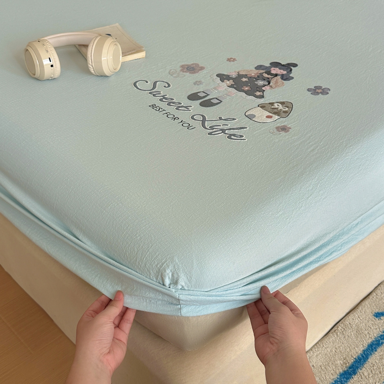 91家纺网 家纺一手货源 找家纺 漫仙阁家纺 2025新品云朵棉可爱风卡通烫画单床笠枕套三件套 花仙子