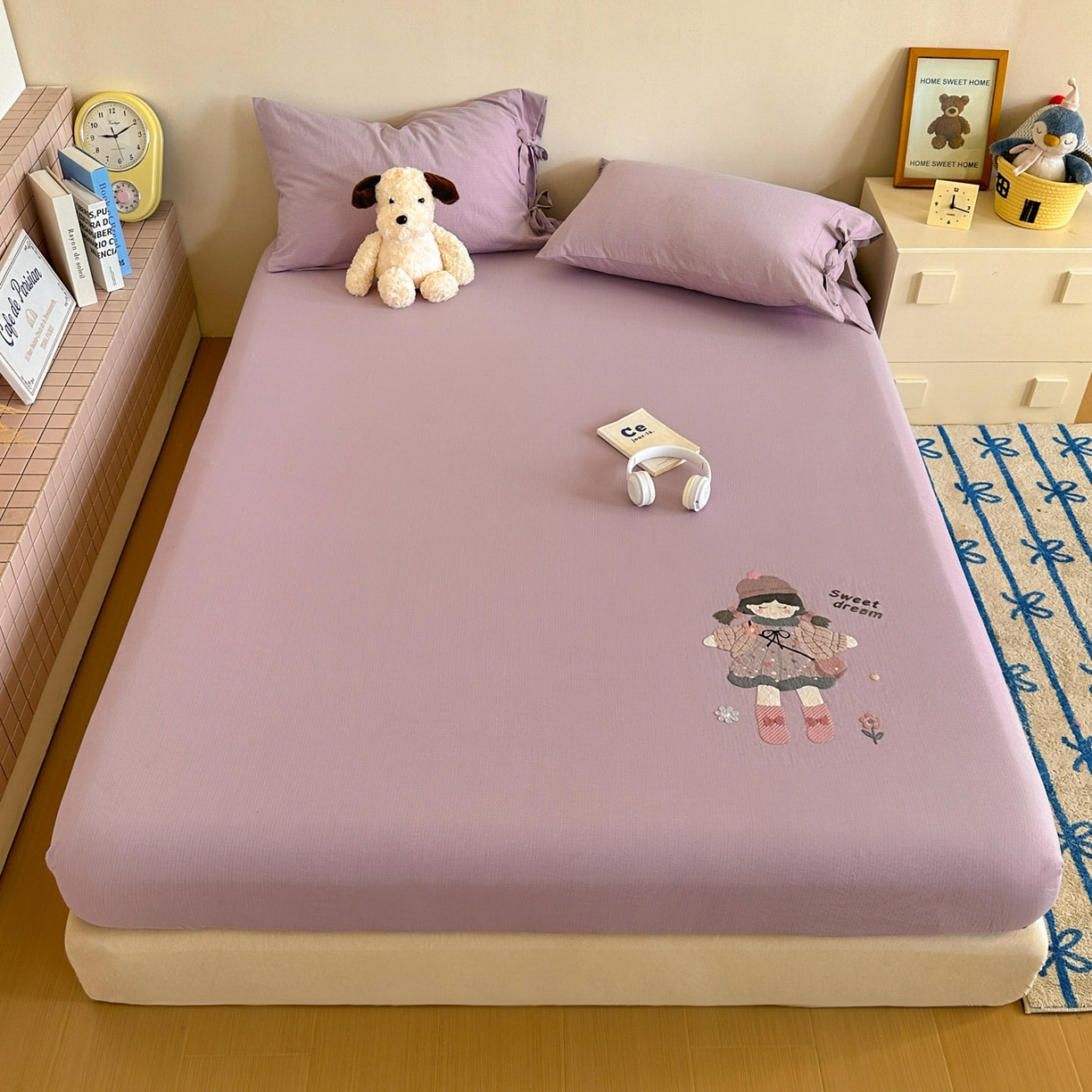 91家纺网 家纺一手货源 找家纺 漫仙阁家纺 2025新品云朵棉可爱风卡通烫画单床笠枕套三件套 邻家女孩