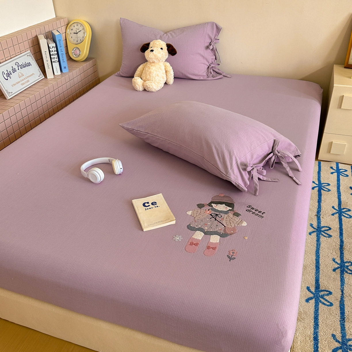 91家纺网 家纺一手货源 找家纺 漫仙阁家纺 2025新品云朵棉可爱风卡通烫画单床笠枕套三件套 邻家女孩